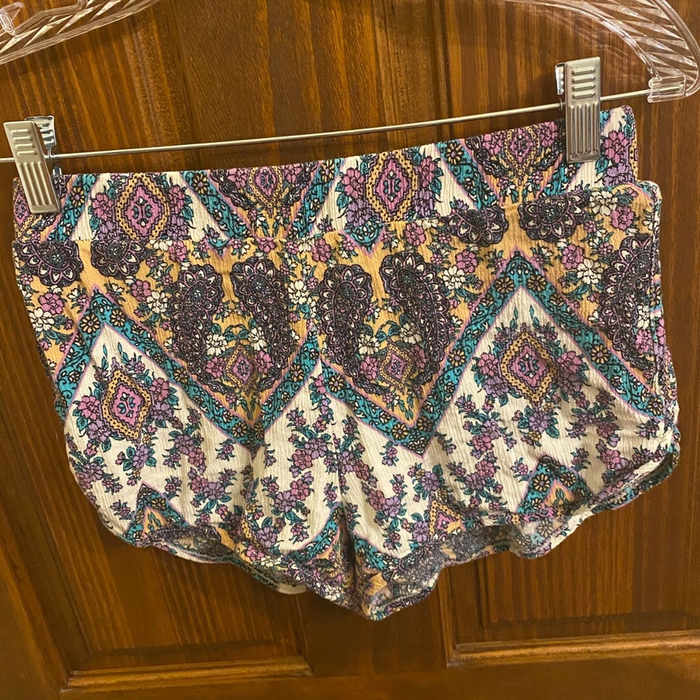 PRnted short shorts